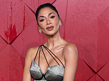 45-летняя Николь Шерзингер удивила фанатов фигурой в купальнике