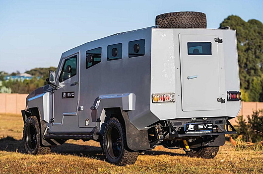 Из Toyota Land Cruiser сделали восьмиместный броневик