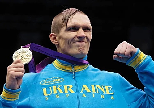Усик дебютировал в профессиональном футболе