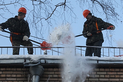 В мэрии Екатеринбурга рассказали, сколько работников не хватает для уборки снега