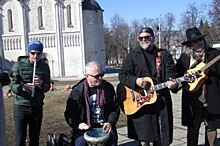 Гребенщиков спел перед Дмитриевским собором во Владимире назло террористам