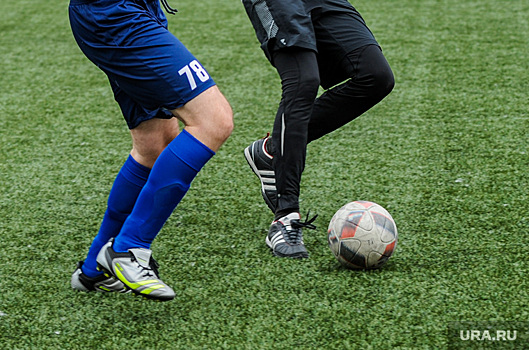 Десятки фанатов ворвались на стадион «Уэмбли»