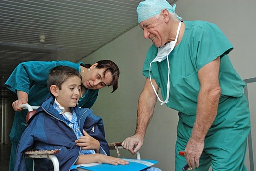 Заложник Беслана стал кардиохирургом, как и его спаситель Лео Бокерия