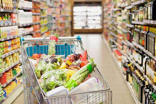 Прокуроры в 2024 году внесли 5 тыс. предостережений против роста цен на продукты