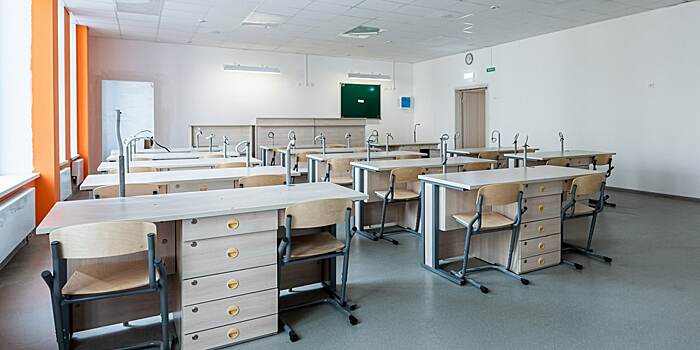 Ученики школы №152 начали осваивать профессию оператора дронов