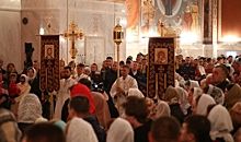 Сотни волгоградцев встретили Пасху в соборе Александра Невского