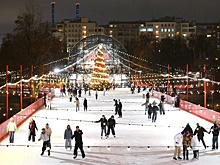 Первые посетители уже опробовали лед на самых популярных катках Москвы