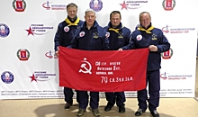 Летчики пилотажной группы «Звезда» передали Волгограду Знамя Победы