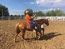 Металлоинвест профинансировал иппотерапию для детей в конном клубе Новотроицка