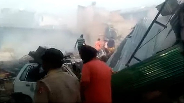 Число жертв при взрыве на фабрике пиротехники в Индии достигло 23 человек