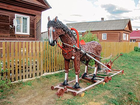 Костромской конь из старого УАЗика претендует на звание самой народной фигуры страны