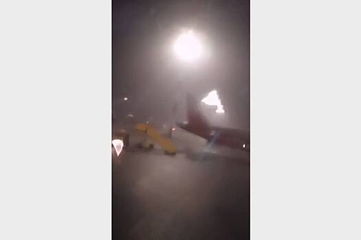 Россиянка описала посадку самолета среди сверкающих молний и сняла ее на видео