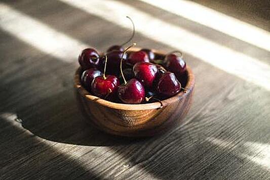 Диетологи назвали пять полезных свойств вишни