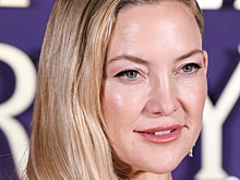 Актриса Кейт Хадсон снялась в кожаном корсете с глубоким декольте