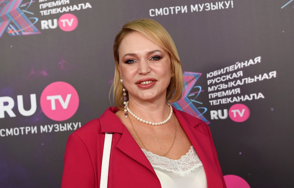 Телеведущая Алла Довлатова рассказала о постыдном случае в прямом эфире