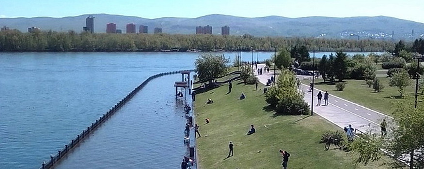 В Красноярске уровень воды в Енисее продолжает расти