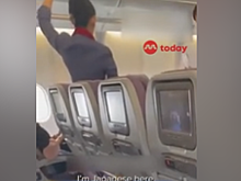 Гражданка Японии на борту самолета пыталась ударить стюардессу за незнание ее родного языка