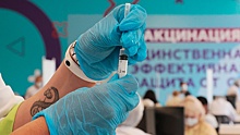 Минздрав одобрил совместное испытание вакцин AstraZeneca и "Спутник Лайт"