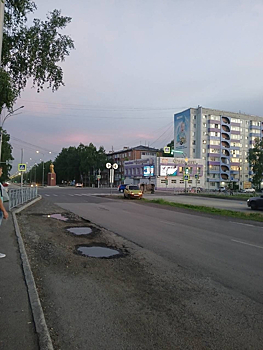 Автомобиль завалился на бок в результате ДТП в Кузбассе