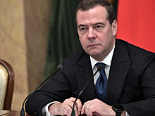 Медведев: в Европе из-за энергокризиса полноценно моется только канцлер Шольц