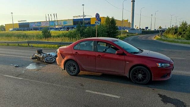 Мотоциклист пострадал в ДТП на Окружном шоссе в Вологде