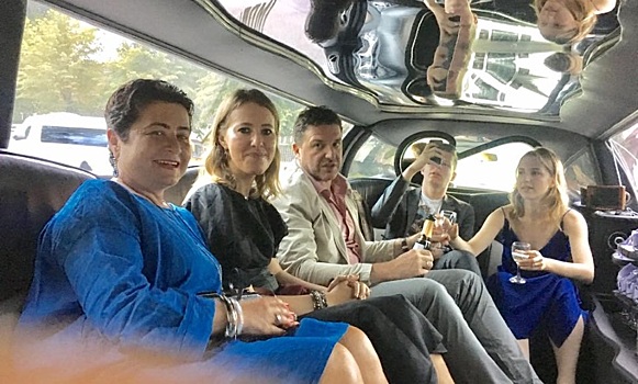 Лимузин, шампанское и праздничный торт: дочь Максима Виторгана отметила 21-летие в кругу семьи