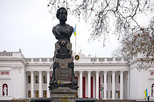 Житель Одессы инициировал петицию об установке бюста Дональда Трампа на Приморском бульваре