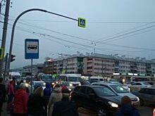 На проспекте Ленина в районе Комсомольской площади встал транспорт