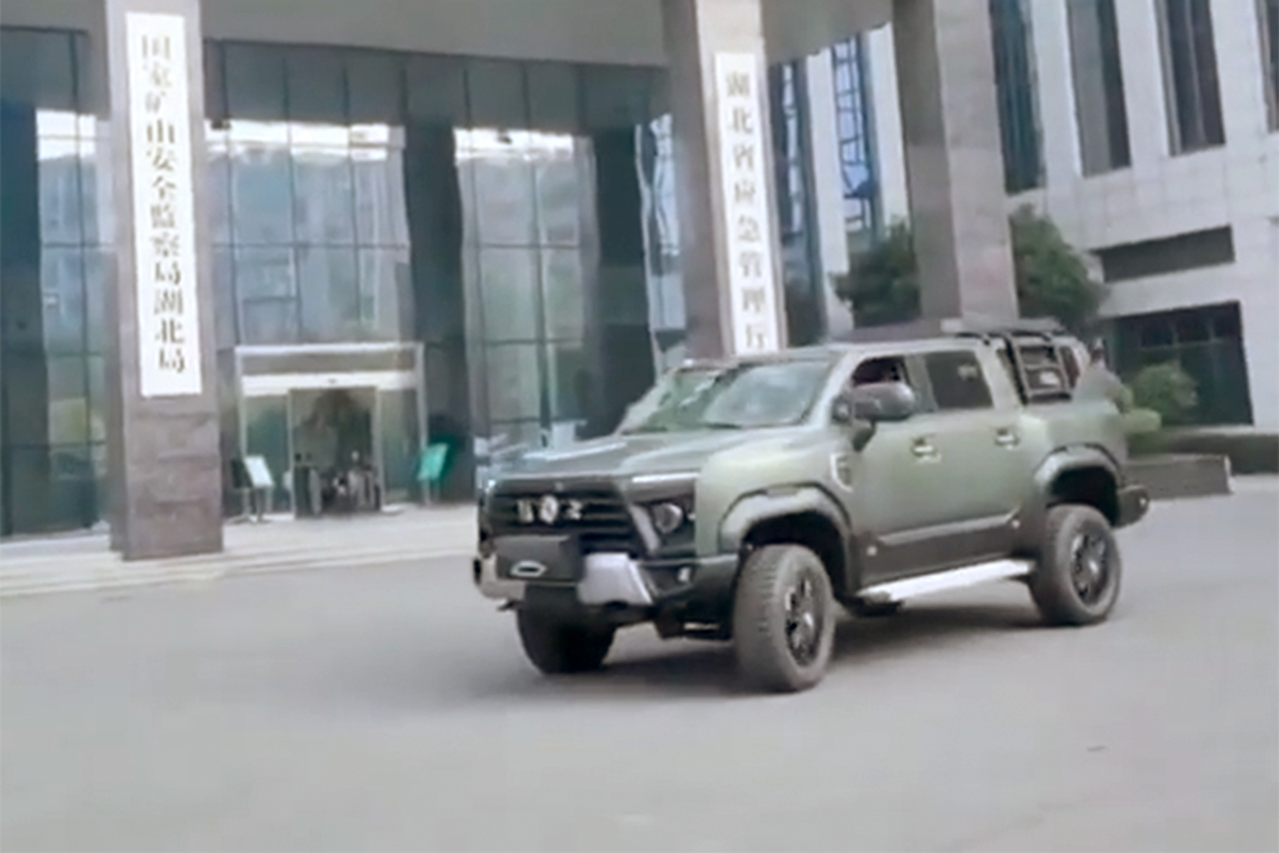Dongfeng Warrior Хаммер
