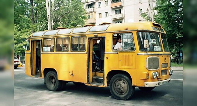 Отчего городские автобусы во времена СССР красили в желтый цвет?