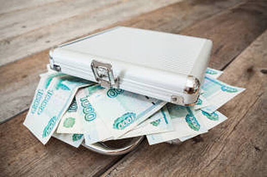 Официальный курс доллара упал ниже 56 рублей