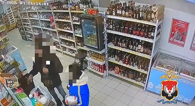 Пара из Ижевска обокрала супермаркеты и потратила 50 тысяч рублей с найденной карты