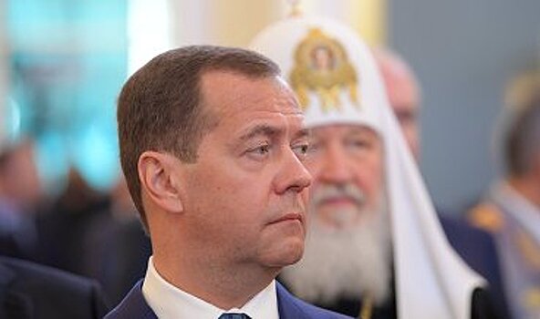 Медведев стал человеком-сигналом от Путина