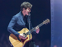 Лучшим певцом года признали 19-летнего канадца