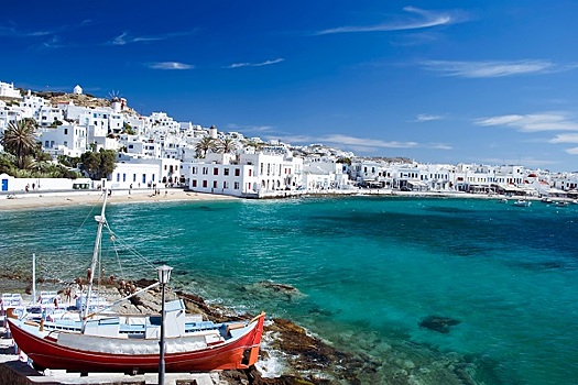 Греция будет принимать туристов, привитых «Спутником V»