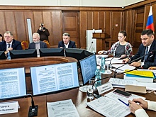 На зарплату бюджетникам по решению Заксобрания дополнительно направят 2 млрд рублей