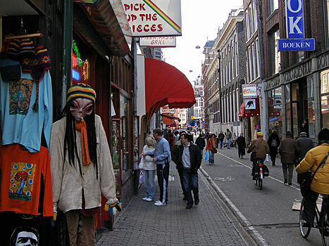 Амстердам планирует запретить продажу марихуаны туристам