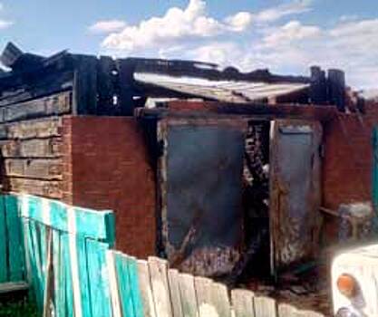 На Южном Урале всем миром собирают в школу пятерых детей, у которых сгорел дом