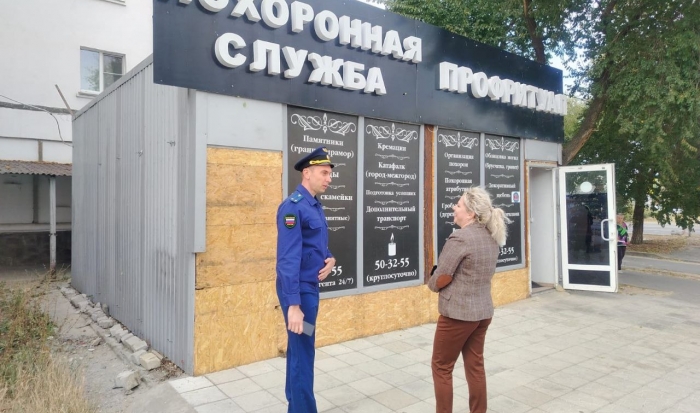 В Волгограде снесли незаконно установленный павильон ритуальных услуг