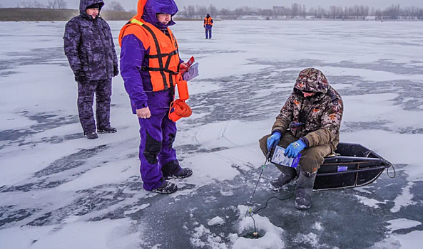 Волгоградским рыбакам напомнили о правилах поведения на водоемах зимой