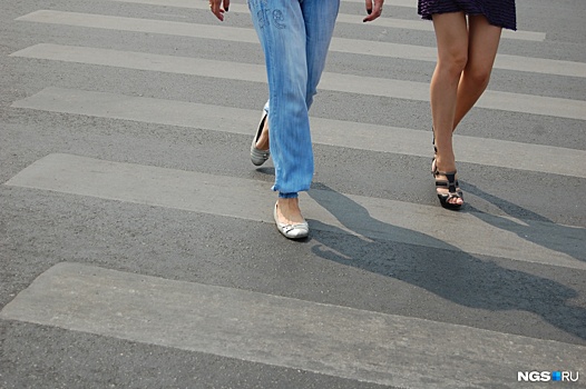 Тёмный Mercedes насмерть сбил женщину на «зебре» и уехал