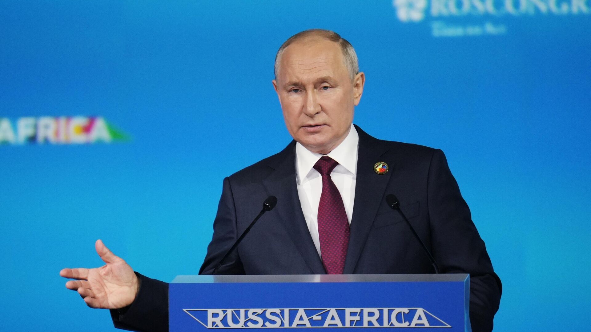 Путин процитировал африканскую поговорку о дружбе на торжественном приеме саммита «Россия — Африка»