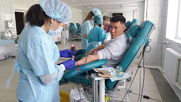 Сотрудники Автодорожного округа Якутска сдали кровь для многодетной матери