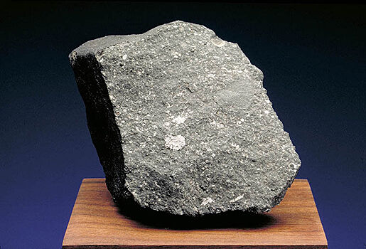 Необычный метеорит содержит зерна древнейшего материала Солнечной системы