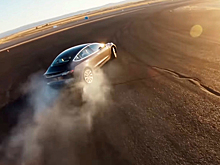 Водители начали отключать безопасный режим на электромобилях Tesla ради дрифта