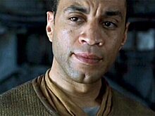 Звезда «Матрицы» Гарри Ленникс попросился в продолжение от Ланы Вачовски