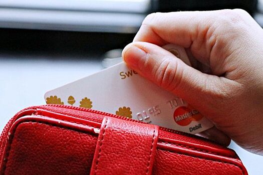 Женщину задержали за кражу около полумиллиона рублей с карты знакомого пенсионера