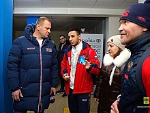 Боксера Габила Мамедова в аэропорту Оренбурга встречал Сергей Салмин