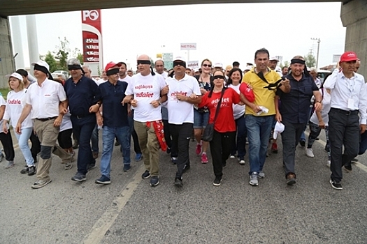 «Марш справедливости» повышает градус политического противостояния в Турции