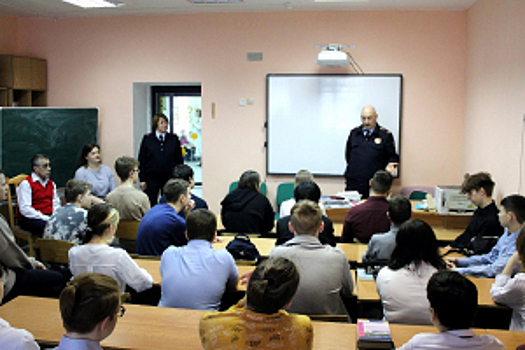 В Ямало-Ненецком автономном округе полицейские и ветераны ОВД организовали профориентационную встречу со школьниками